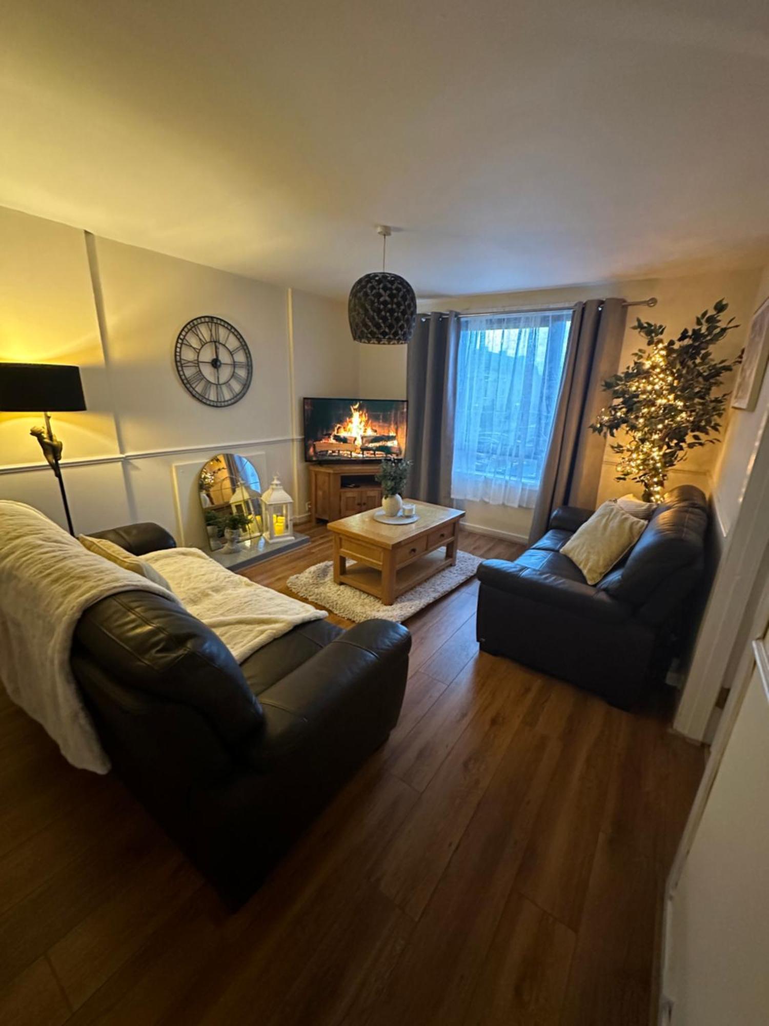 Spacious 3 Bedroom Flat Close To City Center Dalneigh Екстер'єр фото